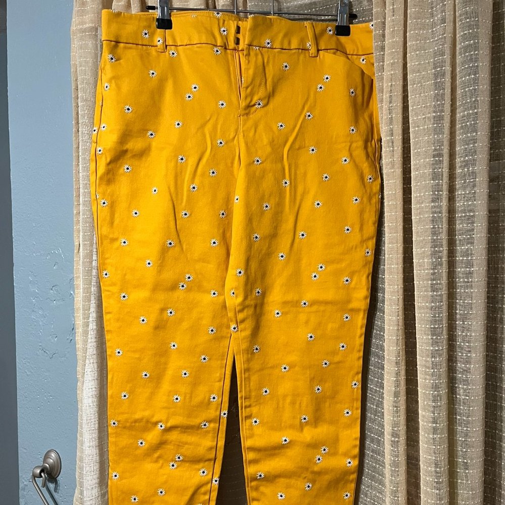 Old Navy Yellow Daisy Pixie Pant